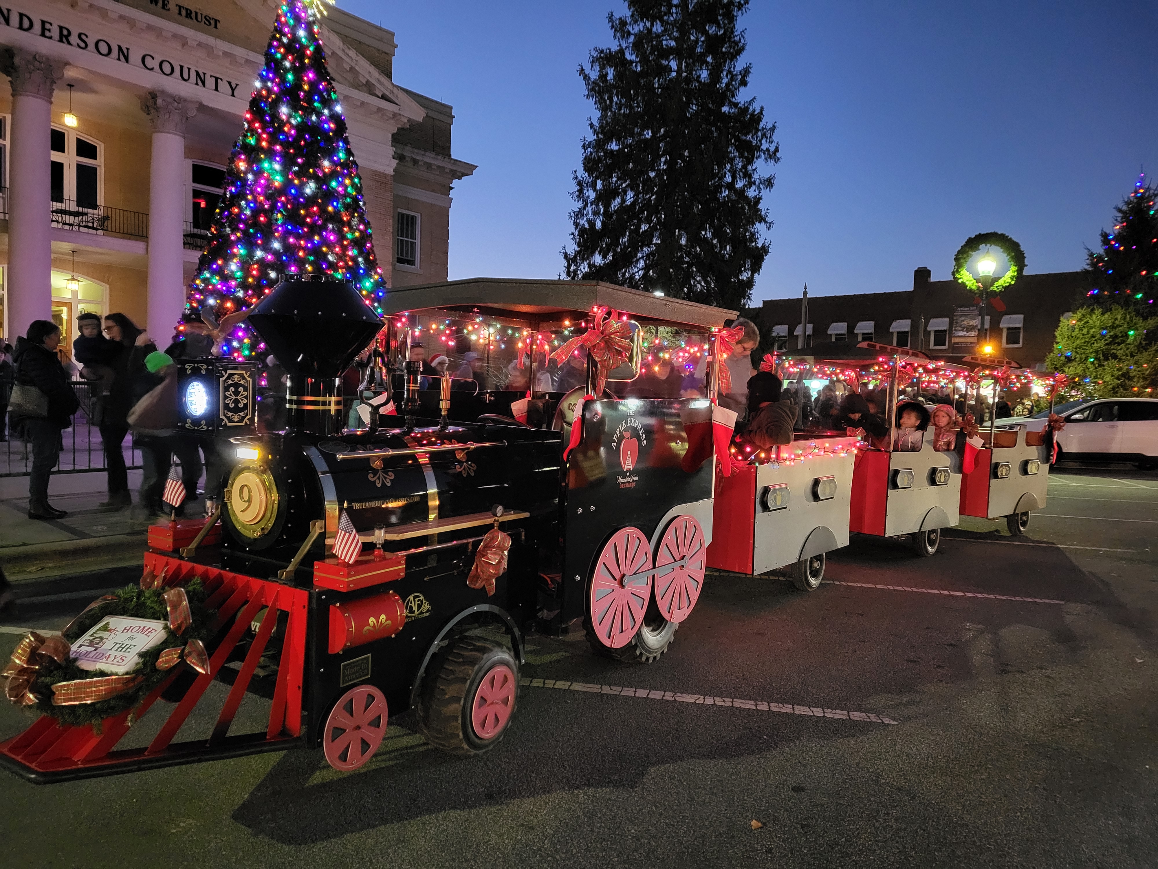 HOLLY JOLLY TRAIN RIDES PHOTOS WITH LLAMAS AND MORE FESTIVE FUN COME TO MAIN STREET HENDERSONVILLE